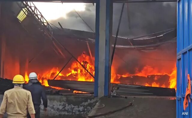 Incêndio em edifício gigante farmacêutico na Dinamarca, terceiro caso em um mês