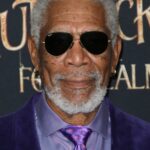 Close de Morgan Freeman usando óculos escuros