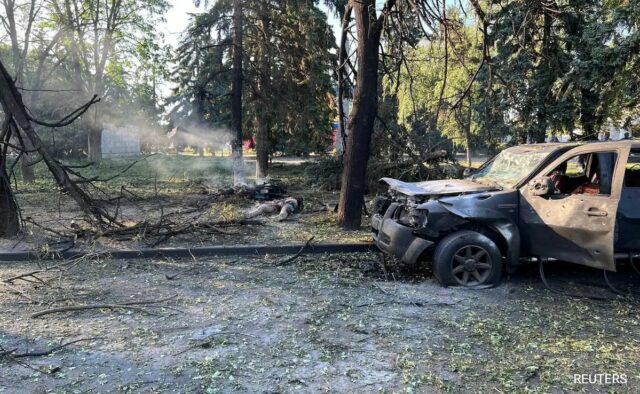 Ataque russo em cidade da Ucrânia mata 7, Zelensky pede aos aliados mais armas