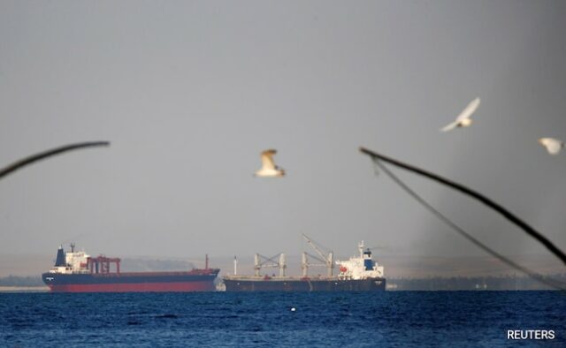 Ataque com mísseis Houthi fere gravemente marinheiro em navio de carga: militares dos EUA