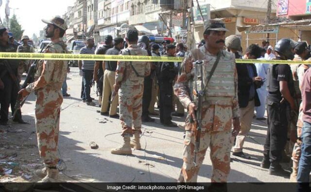 Homem morto pela turba por 'profanar' o Alcorão no Paquistão: policiais
