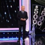 Pat Sajak recompensa seus últimos competidores da 'Roda da Fortuna' com US $ 5.000 extras: 'Não é meu dinheiro!'