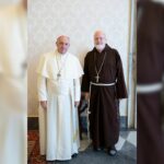 Vaticano é instado a parar de exibir obras de padre acusado de abusar de mulheres
