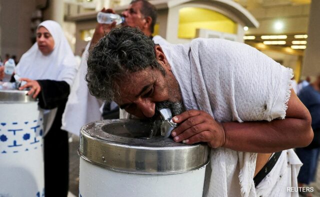 O mundo assa em ondas de calor enquanto as temperaturas atingem o máximo recorde de 13 anos em junho