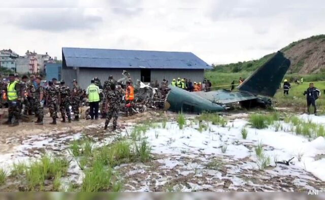 ‘Ouvi um som alto e então...’: Testemunhas relatam acidente de avião no Nepal que matou 18 pessoas