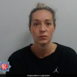 Professora do Reino Unido fez sexo com estudantes adolescentes, deu à luz um bebê e foi presa por 6 anos