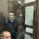 Rússia prende cidadão americano após considerá-lo culpado de tentativa de venda de drogas