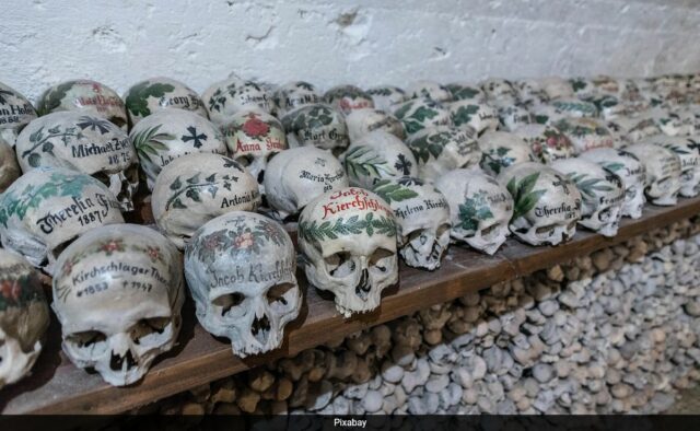 17 crânios humanos em caixas desenterrados em suposto santuário em Uganda: policiais