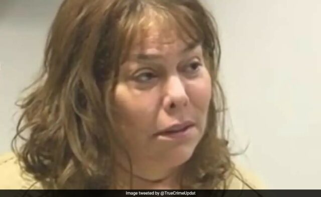 Mulher americana acusada de abusar e matar de fome dois de seus filhos adotivos antes de matá-los