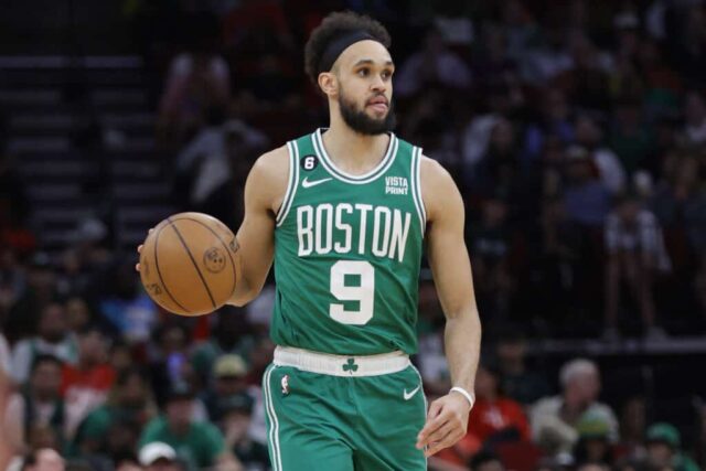 Derrick White nº 9 do Boston Celtics em ação contra o Houston Rockets durante o segundo tempo no Toyota Center em 13 de março de 2023 em Houston, Texas.  NOTA AO USUÁRIO: O Usuário reconhece e concorda expressamente que, ao baixar e/ou usar esta fotografia, o Usuário está concordando com os termos e condições do Contrato de Licença da Getty Images.