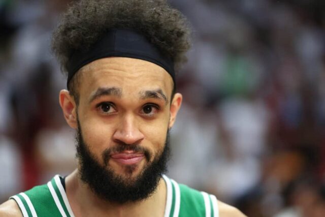 Derrick White # 9 do Boston Celtics reage à derrota do Miami Heat por 104-103 no sexto jogo das finais da Conferência Leste no Kaseya Center em 27 de maio de 2023 em Miami, Flórida.  NOTA AO USUÁRIO: O Usuário reconhece e concorda expressamente que, ao baixar e/ou usar esta fotografia, o Usuário está concordando com os termos e condições do Contrato de Licença da Getty Images.