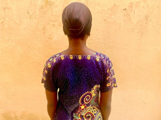 uma mulher na Nigéria