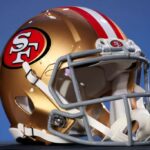 Um capacete do San Francisco 49ers é exibido antes de uma coletiva de imprensa com o comissário da NFL Roger Goodell para o Super Bowl LIV no Hilton Miami Downtown em 29 de janeiro de 2020 em Miami, Flórida.  Os 49ers enfrentarão o Kansas City Chiefs na 54ª partida do Super Bowl, domingo, 2 de fevereiro.