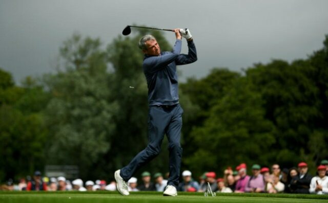 O ex-jogador de futebol do Liverpool Alan Hansen foi fotografado jogando golfe em Adare, Limerick