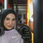 A boxeadora Tina Rahimi criticou a decisão da França de proibir atletas muçulmanos de usar hijab (Foto: Getty Images)