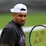 Nick Kyrgios fotografado em ação em Wimbledon 2023