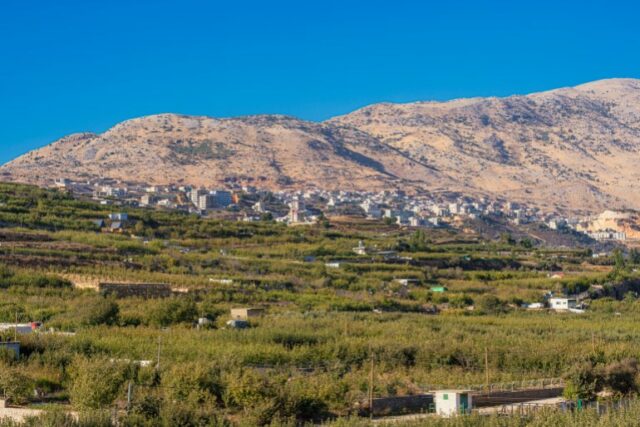 Vista de Majdal Shams, uma cidade drusa no sopé sul do Monte Hermon, ao norte das Colinas de Golã, em Israel.