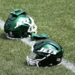 FLORHAM PARK, NOVA JERSEY - 11 DE JUNHO: Os capacetes do New York Jets são exibidos durante o Minicamp obrigatório do New York Jets no Atlantic Health Jets Training Center em 11 de junho de 2024 em Florham Park, Nova Jersey.