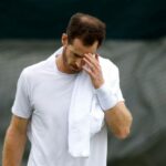 Andy Murray, da Grã-Bretanha, reage durante o treino em Wimbledon 2024