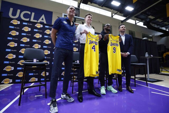 Los Angeles Lakers apresenta Bronny James e Dalton Knecht