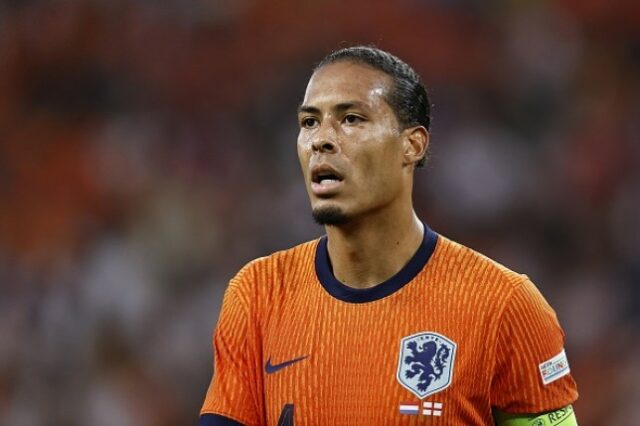 Virgil van Dijk jogando pela Holanda x Inglaterra na Euro 2024