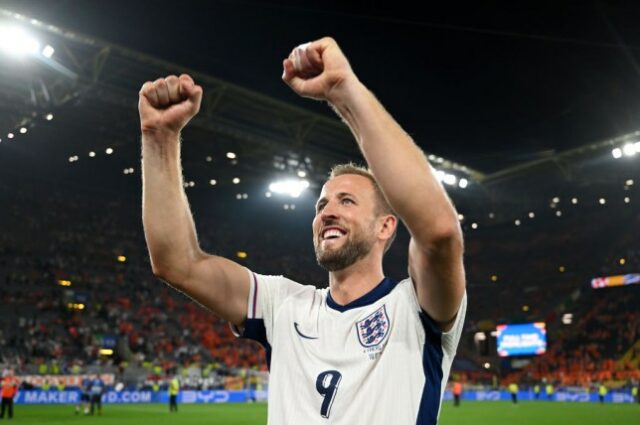 O capitão da Inglaterra, Harry Kane, marcou o gol do empate da Inglaterra de pênalti contra a Holanda 