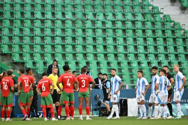 A partida terminou em um estádio vazio em Saint-Etienne (Foto: AFP via Getty Images)