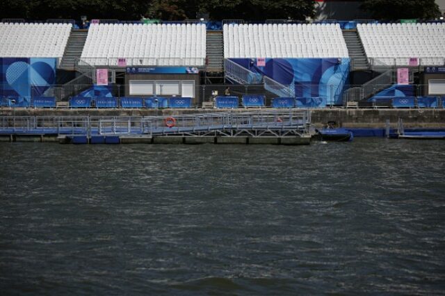 A prova olímpica de triatlo foi adiada devido aos níveis de poluição do rio Sena 