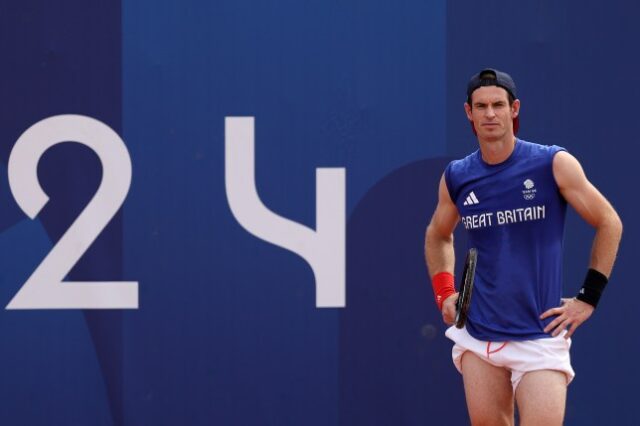 Andy Murray, da equipe da Grã-Bretanha, reage durante um treino de tênis nos Jogos Olímpicos de Paris 2024