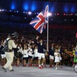 Andy Murray, da Grã-Bretanha, carrega a bandeira durante a Cerimônia de Abertura dos Jogos Olímpicos Rio 2016