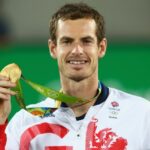 O medalhista de ouro Andy Murray, da Grã-Bretanha, posa no pódio durante a cerimônia de medalhas no individual masculino no 9º dia dos Jogos Olímpicos Rio 2016