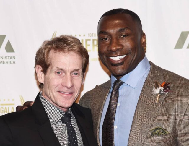 NOVA IORQUE, NY - 10 DE NOVEMBRO: Os comentaristas esportivos de TV Skip Bayless (L) e Shannon Sharpe participam do IAVA Heroes Gala 2016 na Cipriani 42nd Street em 10 de novembro de 2016 na cidade de Nova York. 