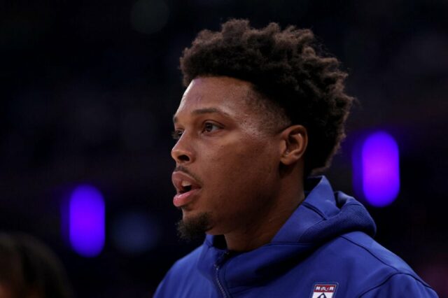 NOVA IORQUE, NOVA IORQUE - 30 DE ABRIL: Kyle Lowry # 7 do Philadelphia 76ers se aquece antes do jogo contra o New York Knicks no Madison Square Garden em 30 de abril de 2024 na cidade de Nova York.  NOTA AO USUÁRIO: O Usuário reconhece e concorda expressamente que, ao baixar e/ou usar esta fotografia, o Usuário está concordando com os termos e condições do Contrato de Licença da Getty Images. 