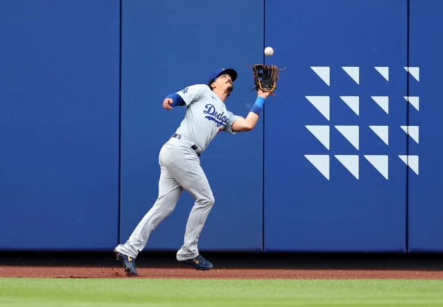 NOVA IORQUE, NOVA IORQUE - 29 DE MAIO: Miguel Vargas nº 27 do Los Angeles Dodgers em ação contra o New York Mets durante seu jogo no Citi Field em 29 de maio de 2024 na cidade de Nova York