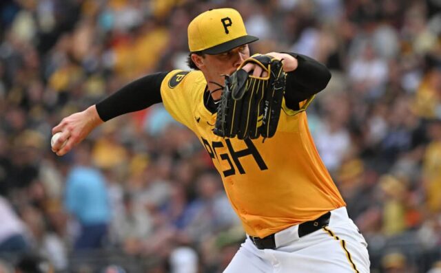 PITTSBURGH, PENSILVÂNIA - 5 DE JULHO: Paul Skenes # 30 do Pittsburgh Pirates faz um arremesso no primeiro turno durante o jogo contra o New York Mets no PNC Park em 5 de julho de 2024 em Pittsburgh, Pensilvânia. 