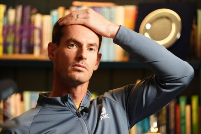     Andy Murray fotografado durante uma coletiva de imprensa após se aposentar da partida contra Jordan Thompson no Queen's Club