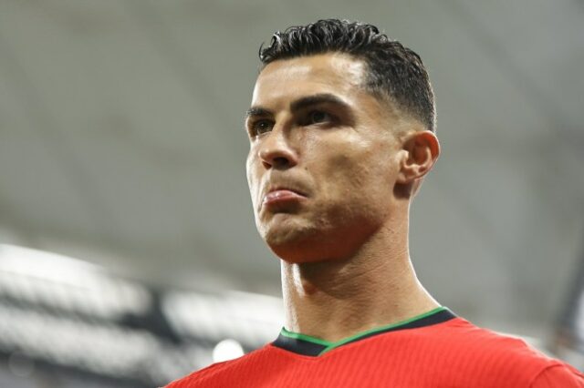 Cristiano Ronaldo chora durante jogo de Portugal contra a Eslovênia