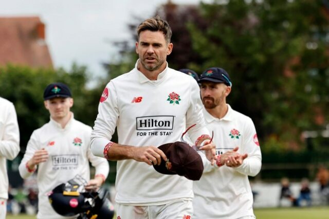 James Anderson conquistou sete postigos em uma passagem brilhante pelo Lancashire