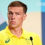 Zac Stubblety-Cook, da equipe australiana, fala à mídia durante uma coletiva de imprensa de natação da equipe australiana no principal centro de imprensa antes dos Jogos Olímpicos de Paris 2024, em 25 de julho de 2024, em Paris, França
