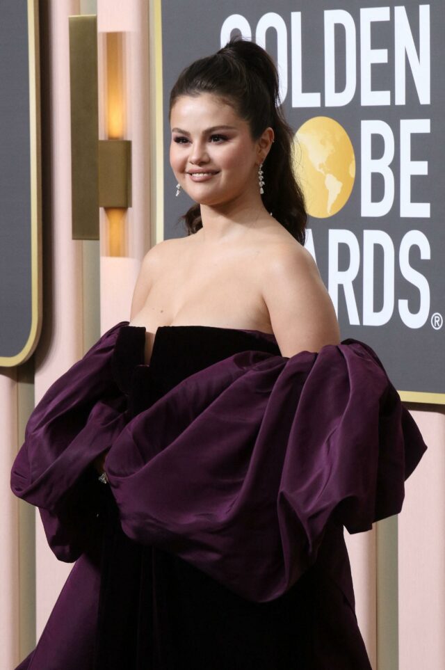 Você pode comprar a bolsa de Selena Gomez no Globo de Ouro por menos de US $ 150