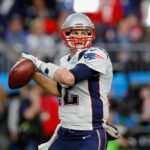Tom Brady nº 12 do New England Patriots se aquece antes do Super Bowl
