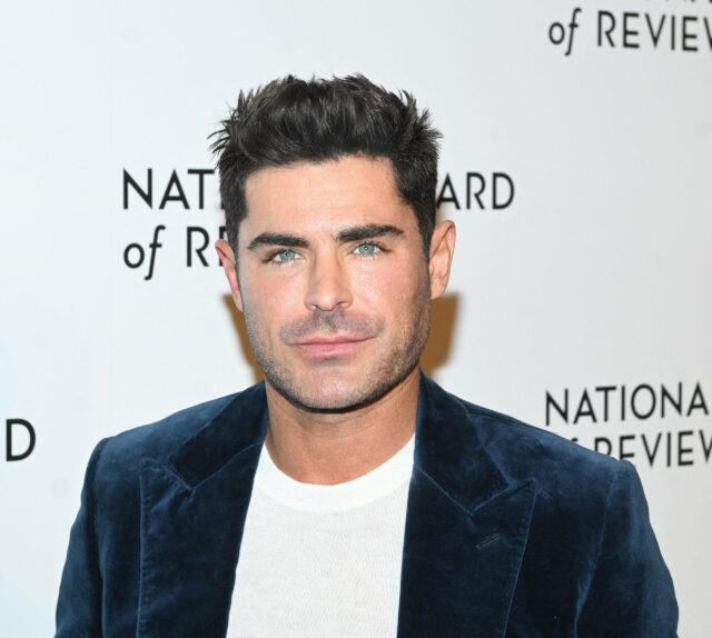 Zac Efron na gala do National Board Of Review de 2024 