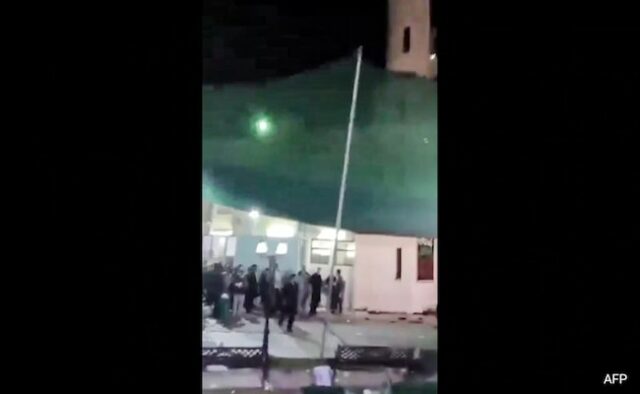 6 mortos e dezenas de feridos em tiroteio perto de mesquita em Omã
