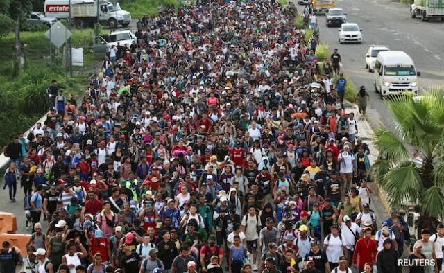 Implacáveis ​​com a repressão, 3.000 migrantes viajam em caravanas para a fronteira dos EUA