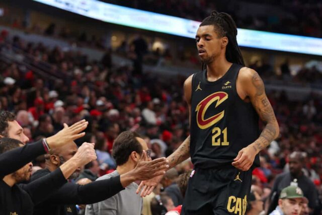 CHICAGO, ILLINOIS - 23 DE DEZEMBRO: Emoni Bates # 21 dos companheiros de equipe do Cleveland Cavaliers contra o Chicago Bulls durante o primeiro tempo no United Center em 23 de dezembro de 2023 em Chicago, Illinois.  NOTA AO USUÁRIO: O Usuário reconhece e concorda expressamente que, ao baixar e/ou usar esta fotografia, o Usuário está concordando com os termos e condições do Contrato de Licença da Getty Images. 