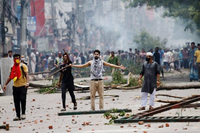Ordem de tiro à vista em Bangladesh para reprimir protestos estudantis à medida que aumenta a contagem de mortes