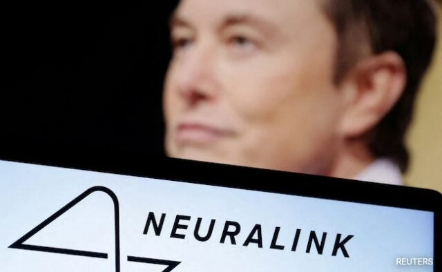 Implante de chip cerebral Neuralink de Elon Musk ‘mais ou menos estável’ no primeiro paciente