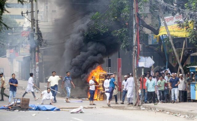 Manifestantes incendiaram prisão em Bangladesh e libertaram 'centenas' de presos