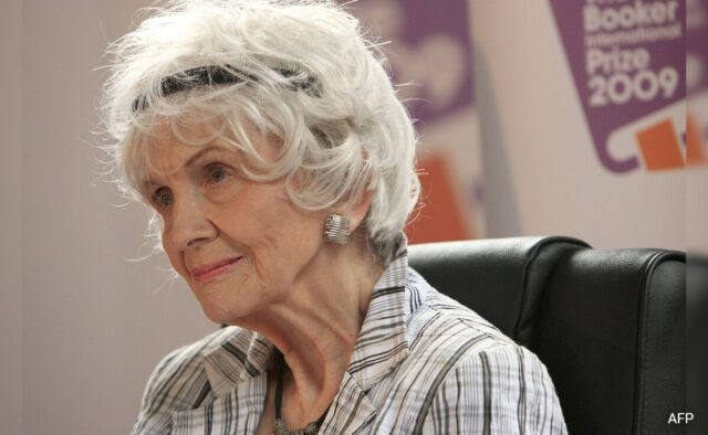 A filha da ganhadora do Nobel Alice Munro diz que o padrasto a agrediu e ela sabia