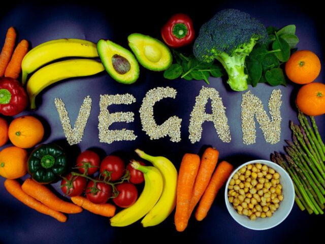 Dieta vegana de 8 semanas associada à menor idade biológica, conclui estudo